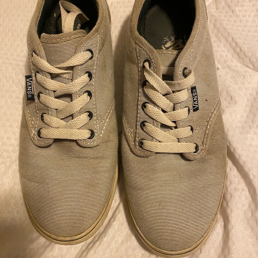 Vans - Picture 2 of 4
